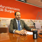 El concejal de Licencias, Ignacio Peña, durante su intervención en el Ayuntamiento de Burgos.