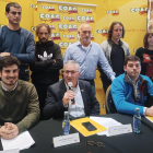 Diego Saldaña (primero por la izquierda, abajo), junto a los compañeros de la nueva directiva de COAG Burgos y Lorenzo Rivera, coordinador regional.