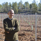 Diego S. Intrigliolo posa en un viñedo de Ribera del Duero