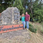 Nacho Rincón posa junto su mujer, Estefanía, en Fuentenebro