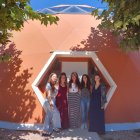 El equipo docente de Magea celebra los 10 años de existencia de la escuela.