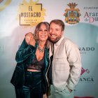El director posa con Miriam Díaz Aroca en la primera edición