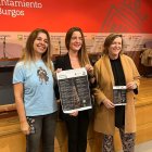 María del Carmen Sanz, de Héroes de Cavite, la concejal de Cultura, Marta Alegría, y la profesora de la UBU, Adelaida Sagarra.