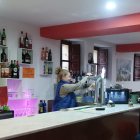 Isabel en el bar de Hontangas