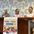 Lara Muñoz, de la Asociación Presencia Gitana en Aranda, Alfredo Arribas, educador de Servicios Sociales; José Eugenio Abajo, portavoz de la asociación Enseñantes con Gitanos y el concejal de Servicios Sociales, Andrés Gonzalo