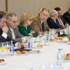 La secretaria general y el presidente de FAE.