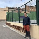 Ángel Álvarez posa en la plaza de Tórtoles de Esgueva