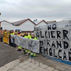 Concentración de los trabajadores del taller de Remolcado de Miranda en las instalaciones de Renfe.