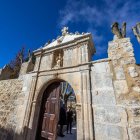 La rehabilitación de la ermita de San Amaro finaliza recuperando su esencia y eliminando barreras arquitectónicas de acceso.