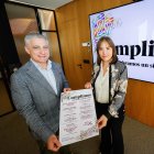 El director general de Fundación Caja de Burgos, Rafael Barbero, y la responsable de Cultura e Innovación Educativa, Beatriz Rodriguez, en la presentación del avance de la programación por el centenario de la entidad.