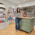 Jenifer acaba de abrir su tienda 'Mis 5 soles'