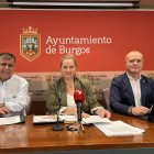 La alcaldesa de Burgos, Cristina Ayala, con Juan Manuel Manso y Ángel Manzanedo.