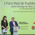 Ana Alonso, presidenta de la Red de Pueblos de Película, y Carlos Gallo, presidente de Sodebur, presentaron el foro que se celebrará en Santo Domingo de Silos y Covarrubias.