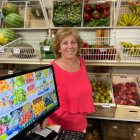 Marimar posa en su tienda de Zazuar