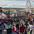 La Feria de Atracciones desplegará  sus barracas en la calle Valle de Mena dos o tres años hasta habilitar el recinto permanente. SANTI OTERO