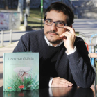 Goyo Rodríguez sujeta su último volumen, que ya está en las librerías.-Israel L. Murillo