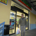 Uno de los talleres es organizar una compra en un pequeño supermercado.-CHEMA TEJADA