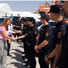 Barcones saluda a parte del operativo policial del Sonorama en Aranda de Duero. ECB