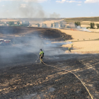 Labores de extinción del incendio declarado en Orbaneja Río Pico. BOMBEROS DE BURGOS