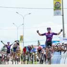Miguel Ángel Fernández festeja su triunfo en la quinta etapa de Gabón. BURGOS BH