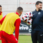Fernando Estévez dirigió ayer en El Plantío su primera sesión de entrenamiento-Alba Delgado / BCF