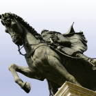 La espectacular estatua ecuestre del Cid, emblema de la ciudad de Burgos desde su inauguración. RAÚL OCHOA