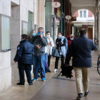 En su momento se crearon colas a la puerta del Ayuntamiento de Burgos para reclamar las plusvalías. R. OCHOA