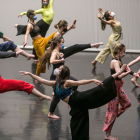 Preparación de uno de los espectáculos del Fórum interpretados por los alumnos de la Escuela Profesional de Danza de Burgos en el Fórum. TOMÁS ALONSO