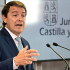 El presidente de la Junta de Castilla y León, Alfonso Fernández Mañueco, en una intervención durante su visita a Burgos. ICAL