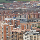 Vista de edificios de viviendas en la capital burgalesa en la que se ve parte de la avenida Cantabria.-ISRAEL L. MURILLO