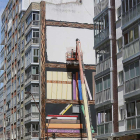 El mural que enlucirá la medianera de la calle Grandmontagne está ya en ejecución.-RAÚL OCHOA