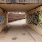 Los grafiteros multados han terminado de destrozar este túnel que se pintó hace apenas cuatro meses