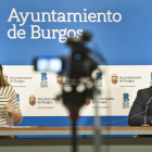 Carolina Blasco y Jorge Berzosa explican el contenido de las alegaciones al presupuesto. ISRAEL L. MURILLO