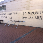 Pintadas contra el Ayuntamiento aparecidas esta mañana