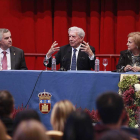 Vargas Llosa en un momento del encuentro con los ciudadanos.-RAÚL G. OCHOA