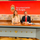 Carolina Blasco y César Barriada en una rueda de prensa en el Ayuntamiento de Burgos.