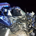 Imagen del vehículo implicado en el accidente en Fresneña. BOMBEROS DE BURGOS