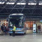 Dos autobuses de Alsa en la estación de Burgos. SANTI OTERO