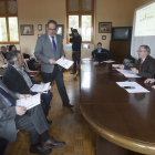 Reunión de la Junta Directiva de Adeco Camino ayer en el Ayuntamiento de Tardajos.-RAÚL G. OCHOA