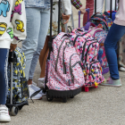 Alumnos y sus mochilas en la vuelta al cole. SANTI OTERO