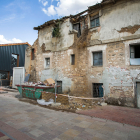 Edificio adquirido por el Ayuntamiento junto al espacio que ya está en rehabilitación. TOMÁS ALONSO