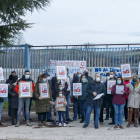 Varios vecinos protestan contra la ubicación del recinto ferial definitivo en su barrio. SANTI OTERO