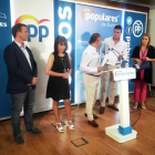 El presidente del PP de Burgos junto a los procuradores y la diputada provincial.