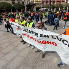 Movilización de trabajadores de Urbaser, el 14 de marzo, en la Plaza Mayor de Burgos. SANTI OTERO