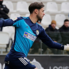 Caro saca de puerta en un partido con la camiseta del Burgos CF. SANTI OTERO