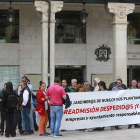 Los trabajadores se manifestaron ayer frente al Ayuntamiento de Burgos.-RAÚL G. OCHOA