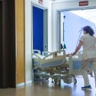 Imagen del traslado de un paciente en el HUBU. ECB