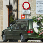 Las funerarias de Burgos ayudan a desbloquear el colapso mortuorio de Madrid. / ISRAEL L. MURILLO