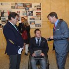 El presidente de Predif, Francisco Sardón, en el centro con Salvador de Foronda y Javier Lacalle. ISRAEL L. MURILLO