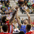 Huskic gana la partida a Booker y Radoncic, ayer.-SANTI OTERO